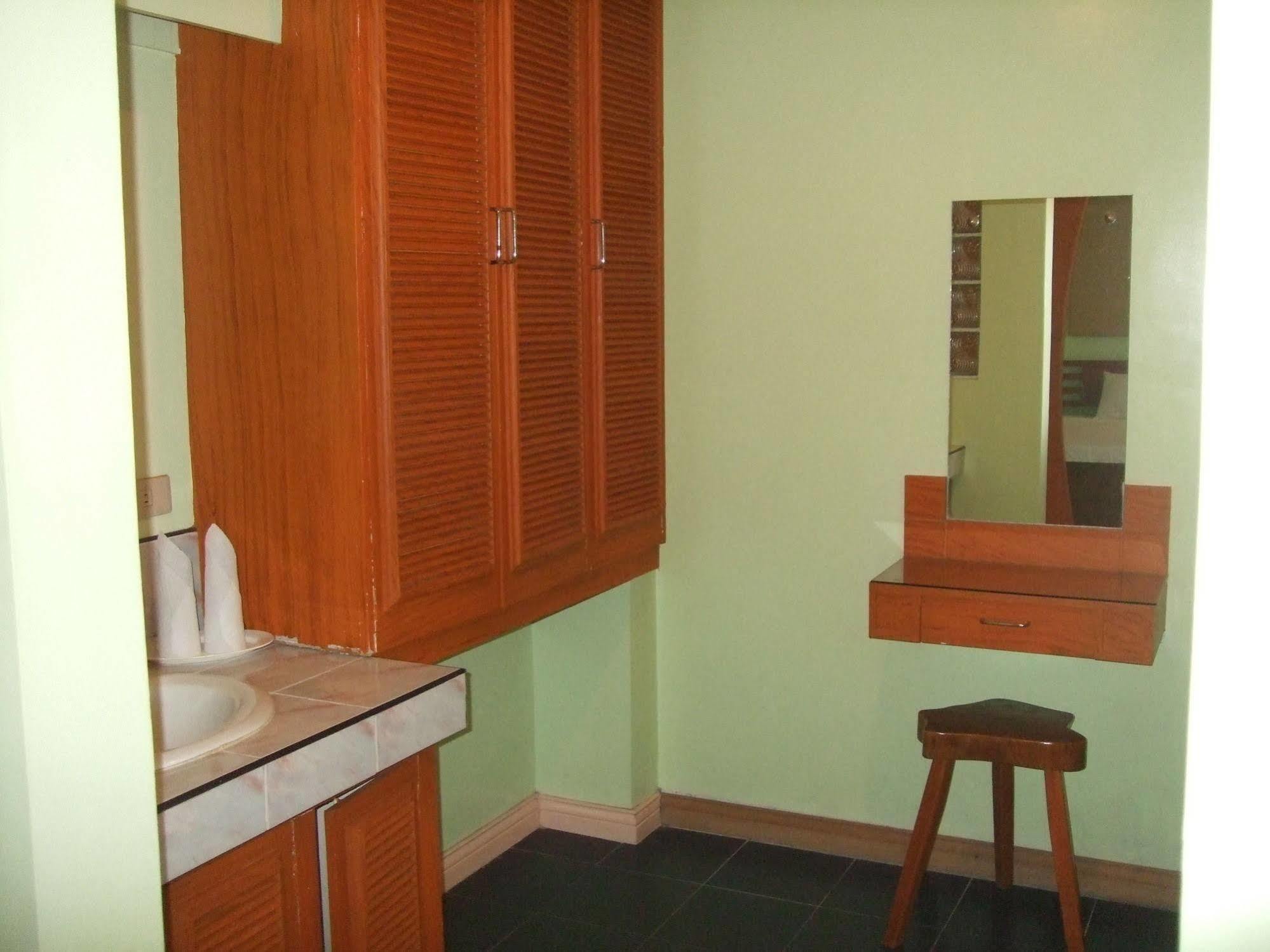 La Esperanza Hotel Kalibo Bagian luar foto