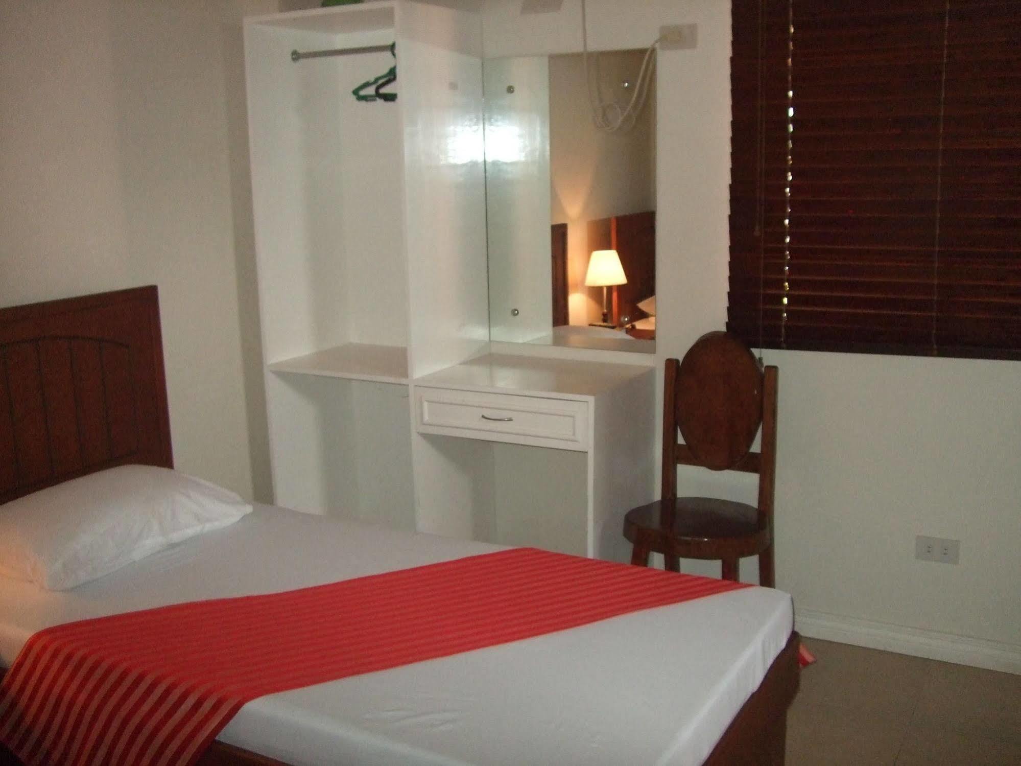 La Esperanza Hotel Kalibo Bagian luar foto